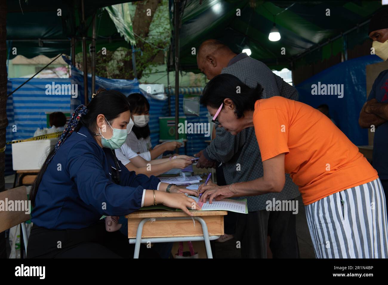Bangkok, Thailand. 14th May, 2023. Voters of the election, come to vote for Elections to the House of Representatives, at polling station in Bangkok, on Sunday May 14, 2023. (Photo by Teera Noisakran/Pacific Press) Credit: Pacific Press Media Production Corp./Alamy Live News Stock Photo