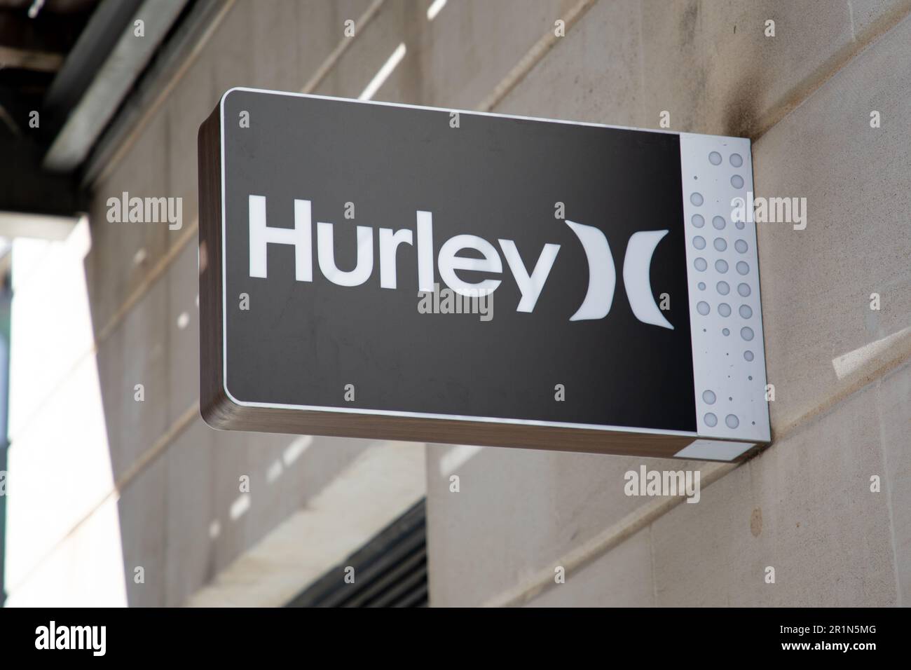 Bordeaux , Aquitaine France - 05 09 2023 : Hurley logo brand and text sign  on store front facade fashion clothing on lifestyle skate and fun board sh  Stock Photo - Alamy
