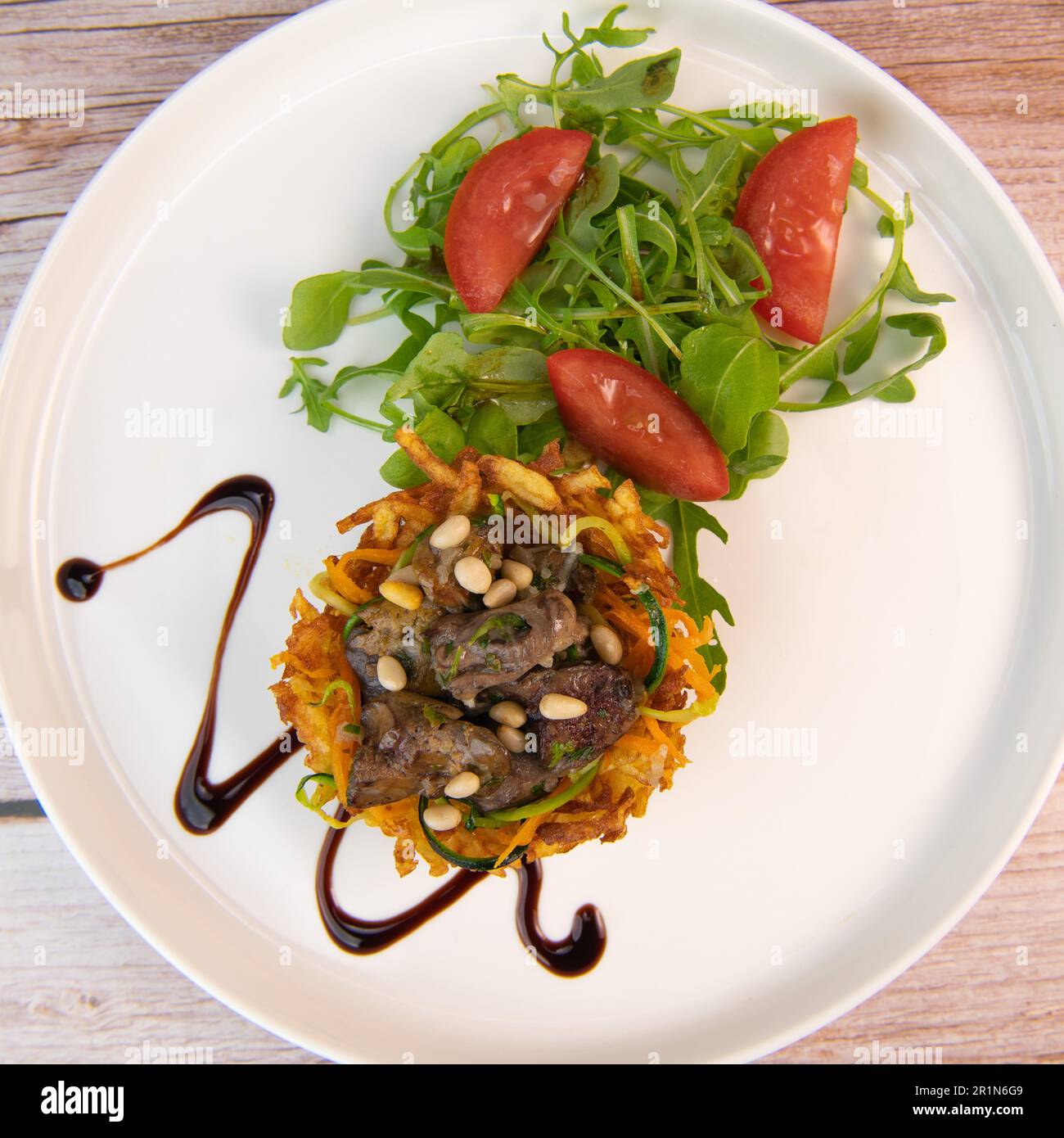 Recipe for poultry giblets in a nest of fried potatoes with rocket and