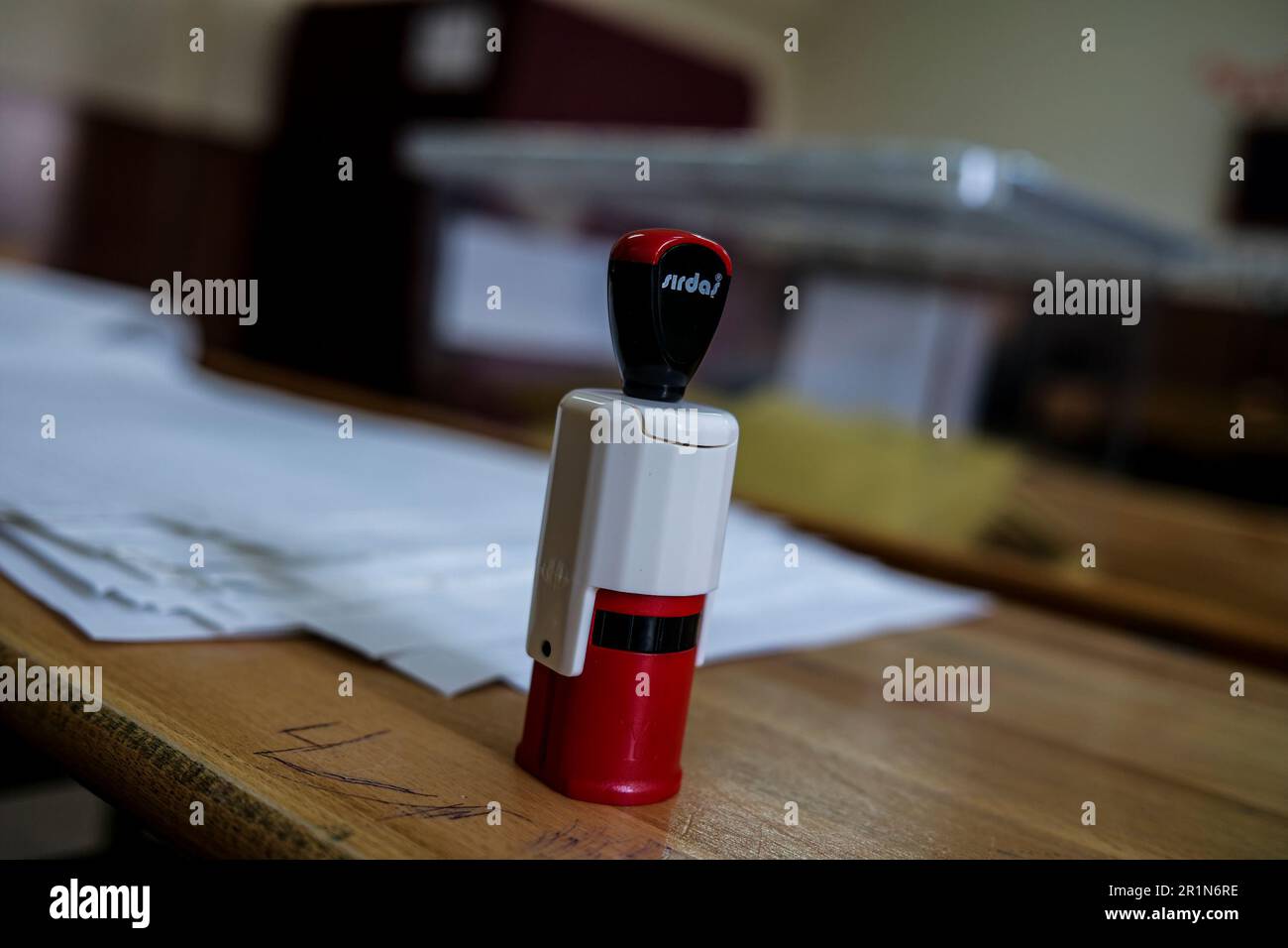 Izmir, Turkey. 14th May, 2023. A seal is seen on a desk at an election precinct. Turkish voters proceed to their respective precincts to vote for their favored candidates in the 2023 presidential and parliamentary elections in Turkey. It is said that this is the biggest elections in Turkey history. (Photo by Murat Kocabas/SOPA Images/Sipa USA) Credit: Sipa USA/Alamy Live News Stock Photo