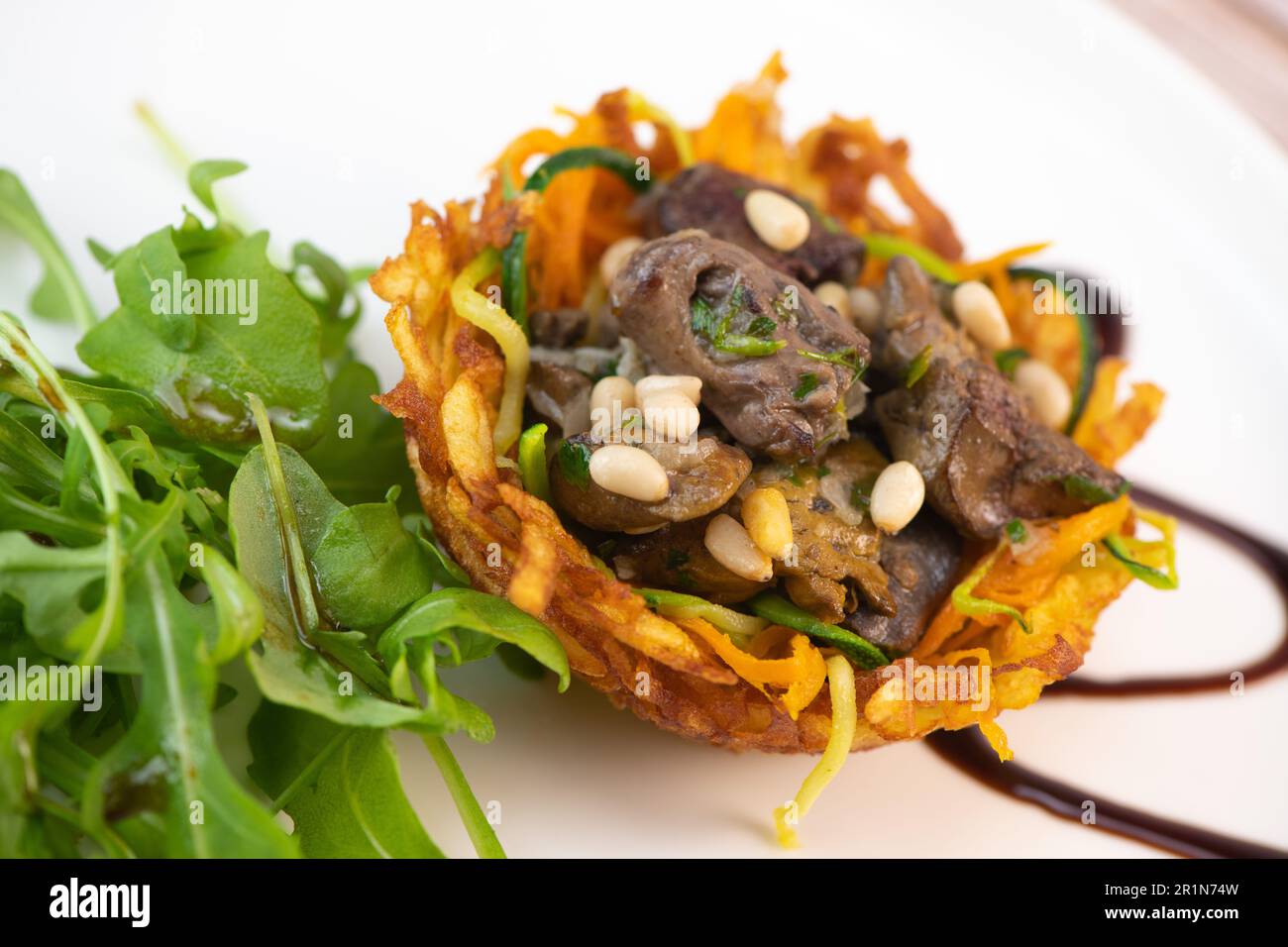 Recipe for poultry giblets in a nest of fried potatoes with rocket and