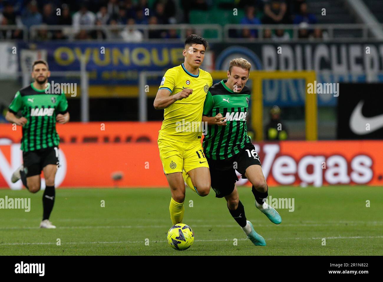 Milan, Italy. 13th May, 2023. Italy, Milan, may 13 2023: Joaquin Correa (FC Inter striker) fights for the ball in the first half during soccer game FC INTER vs SASSUOLO, Serie A Tim 2022-2023 day35 San Siro stadium (Photo by Fabrizio Andrea Bertani/Pacific Press) Credit: Pacific Press Media Production Corp./Alamy Live News Stock Photo