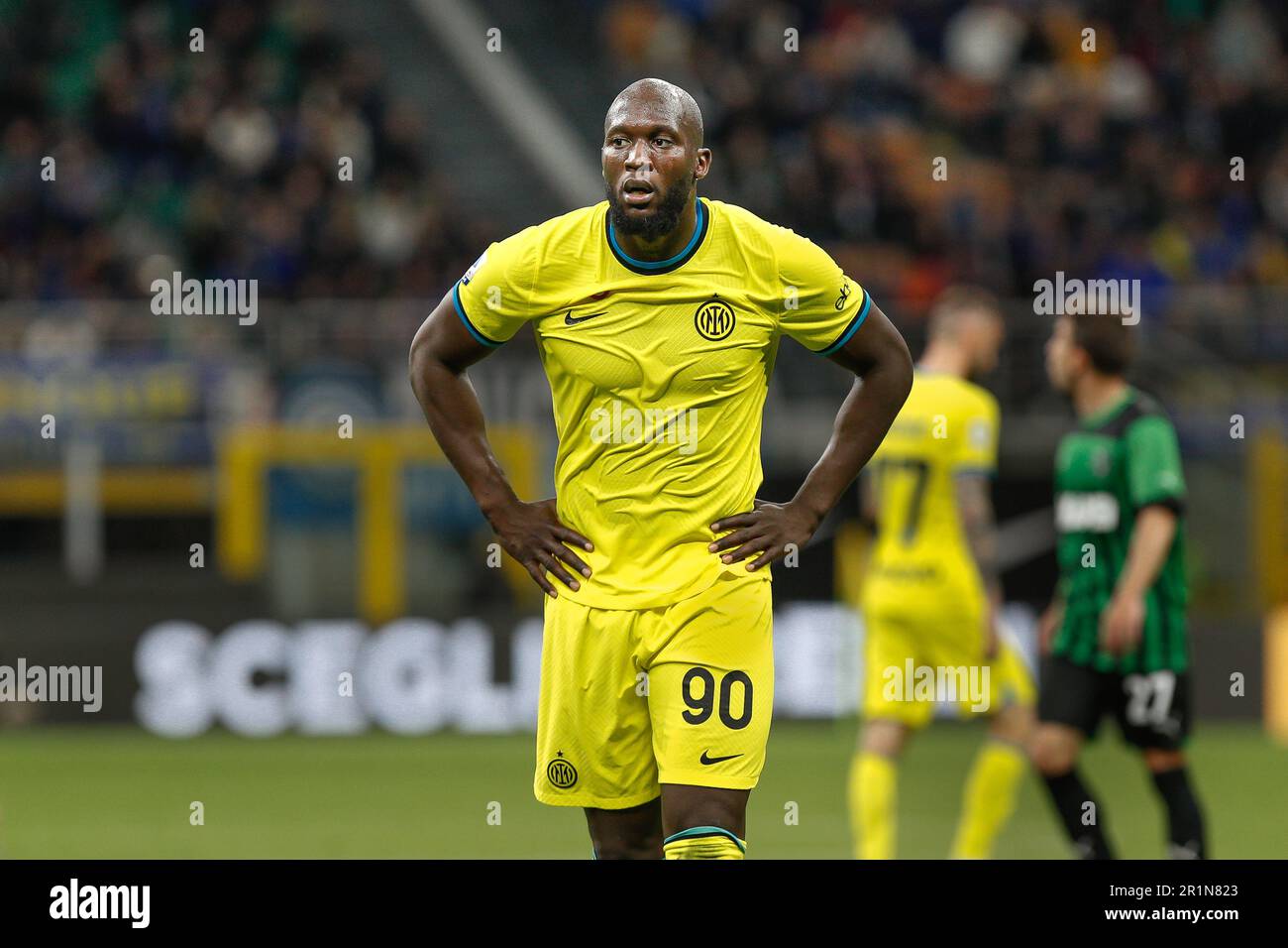 Milan, Italy. 13th May, 2023. Italy, Milan, may 13 2023: Romelu Lukaku (FC Inter striker) waiting for a goalkeeper-throw in the first half during soccer game FC INTER vs SASSUOLO, Serie A Tim 2022-2023 day35 San Siro stadium (Photo by Fabrizio Andrea Bertani/Pacific Press) Credit: Pacific Press Media Production Corp./Alamy Live News Stock Photo