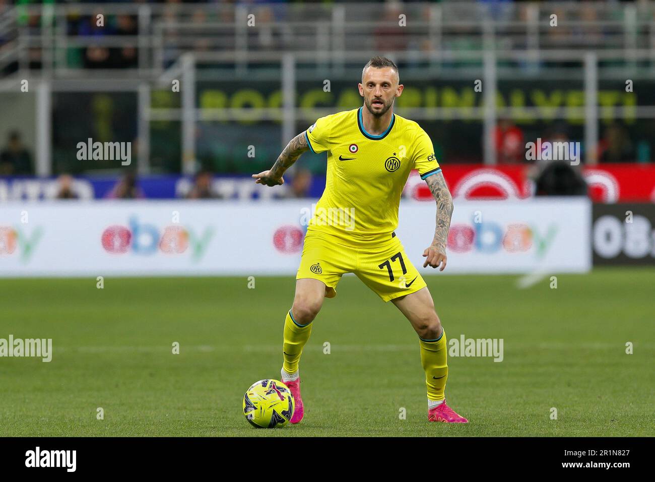 Milan, Italy. 13th May, 2023. Italy, Milan, may 13 2023: Marcelo Brozovic (FC Inter midfielder) dribbles in front court in the first half during soccer game FC INTER vs SASSUOLO, Serie A Tim 2022-2023 day35 San Siro stadium (Photo by Fabrizio Andrea Bertani/Pacific Press) Credit: Pacific Press Media Production Corp./Alamy Live News Stock Photo