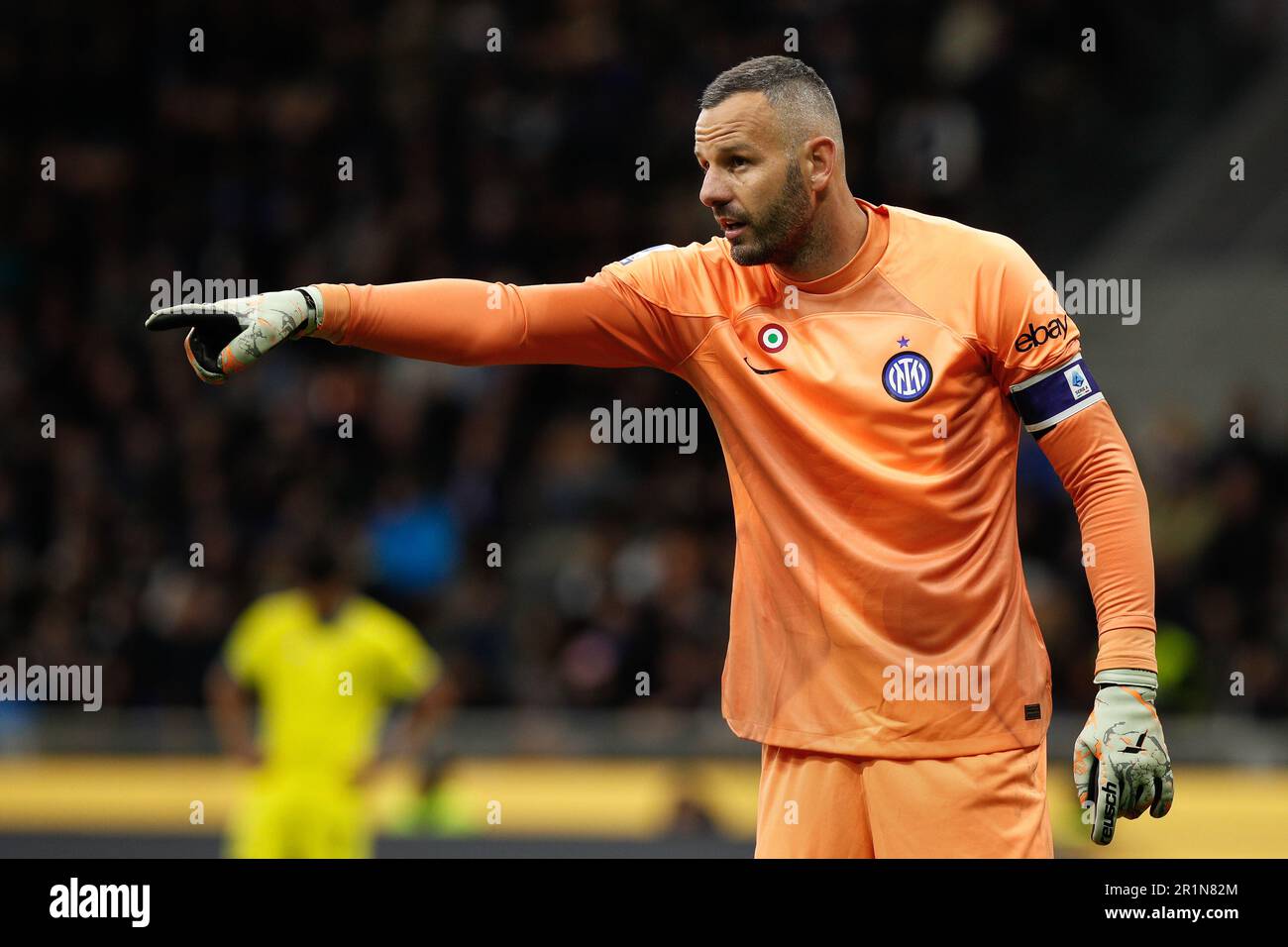 Milan, Italy. 13th May, 2023. Italy, Milan, may 13 2023: Samir Handanovic (FC Inter goalkeeper) gives advices in the second half during soccer game FC INTER vs SASSUOLO, Serie A Tim 2022-2023 day35 San Siro stadium (Photo by Fabrizio Andrea Bertani/Pacific Press) Credit: Pacific Press Media Production Corp./Alamy Live News Stock Photo