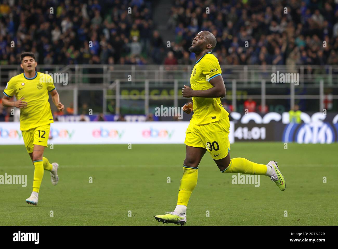 Milan, Italy. 13th May, 2023. Italy, Milan, may 13 2023: Romelu Lukaku (FC Inter striker) scores and celebrates the 1-0 goal at 41' during soccer game FC INTER vs SASSUOLO, Serie A Tim 2022-2023 day35 San Siro stadium (Photo by Fabrizio Andrea Bertani/Pacific Press) Credit: Pacific Press Media Production Corp./Alamy Live News Stock Photo