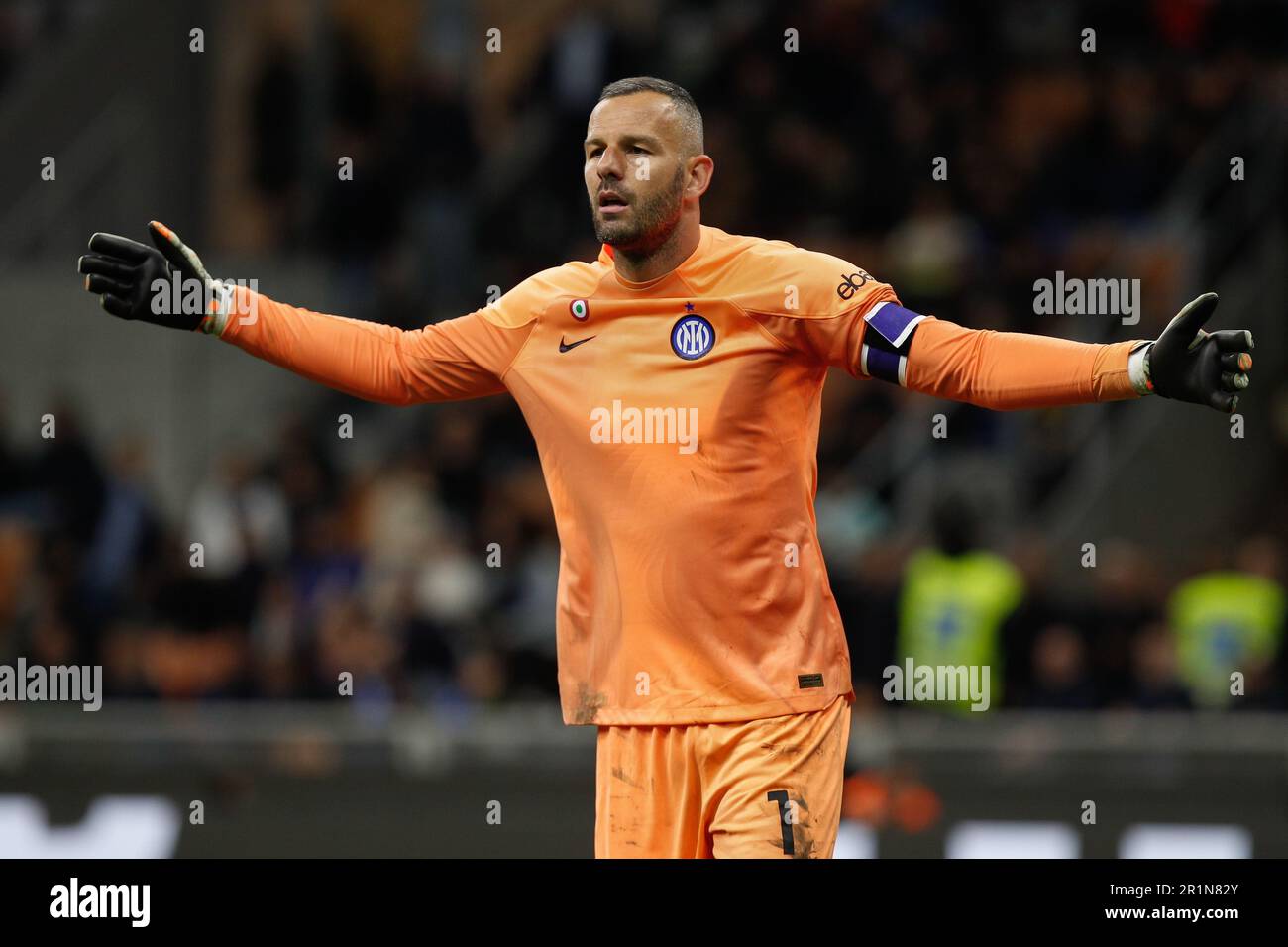 Milan, Italy. 13th May, 2023. Italy, Milan, may 13 2023: Samir Handanovic (FC Inter goalkeeper) gives advices in the second half during soccer game FC INTER vs SASSUOLO, Serie A Tim 2022-2023 day35 San Siro stadium (Photo by Fabrizio Andrea Bertani/Pacific Press) Credit: Pacific Press Media Production Corp./Alamy Live News Stock Photo