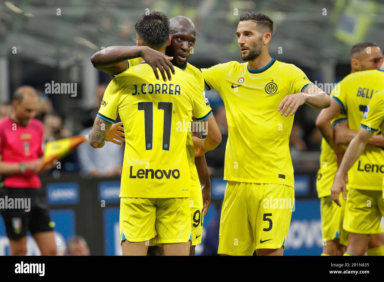 Milan, Italy. 13th May, 2023. Italy, Milan, may 13 2023: Romelu Lukaku (FC Inter striker) scores and celebrates the 1-0 goal at 41' during soccer game FC INTER vs SASSUOLO, Serie A Tim 2022-2023 day35 San Siro stadium (Photo by Fabrizio Andrea Bertani/Pacific Press) Credit: Pacific Press Media Production Corp./Alamy Live News Stock Photo