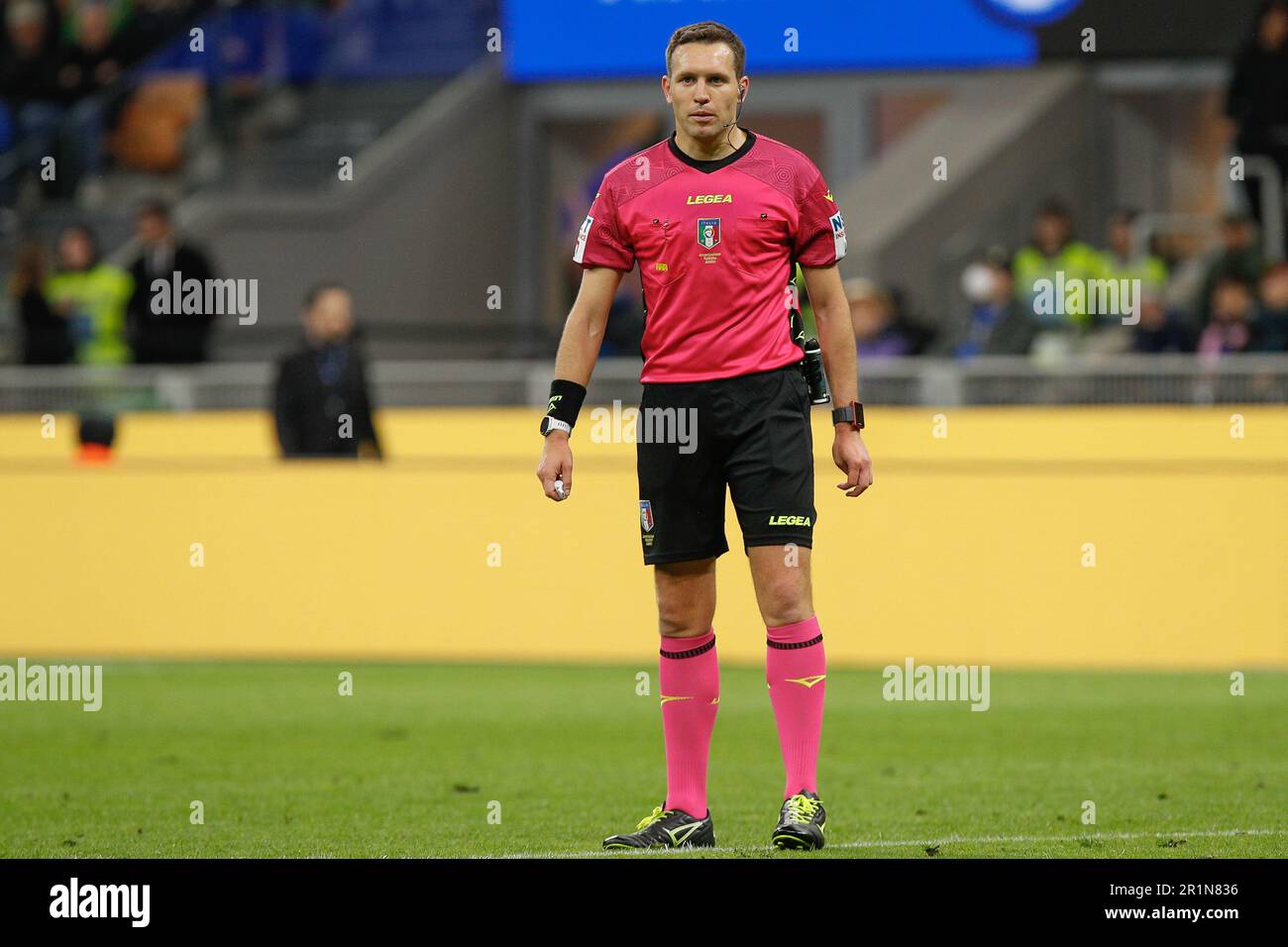 Milan, Italy. 13th May, 2023. Italy, Milan, may 13 2023: Matteo Marcenaro (referee) waiting for a throw-in in the second half during soccer game FC INTER vs SASSUOLO, Serie A Tim 2022-2023 day35 San Siro stadium (Photo by Fabrizio Andrea Bertani/Pacific Press) Credit: Pacific Press Media Production Corp./Alamy Live News Stock Photo