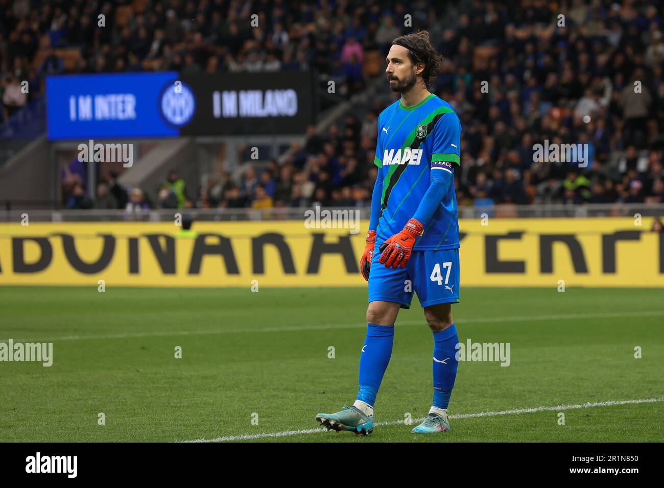 Milan, Italy. 13th May, 2023. Italy, Milan, may 13 2023: Andrea Consigli (Sassuolo goalkeeper) follows the action in the first half during soccer game FC INTER vs SASSUOLO, Serie A Tim 2022-2023 day35 San Siro stadium (Photo by Fabrizio Andrea Bertani/Pacific Press) Credit: Pacific Press Media Production Corp./Alamy Live News Stock Photo