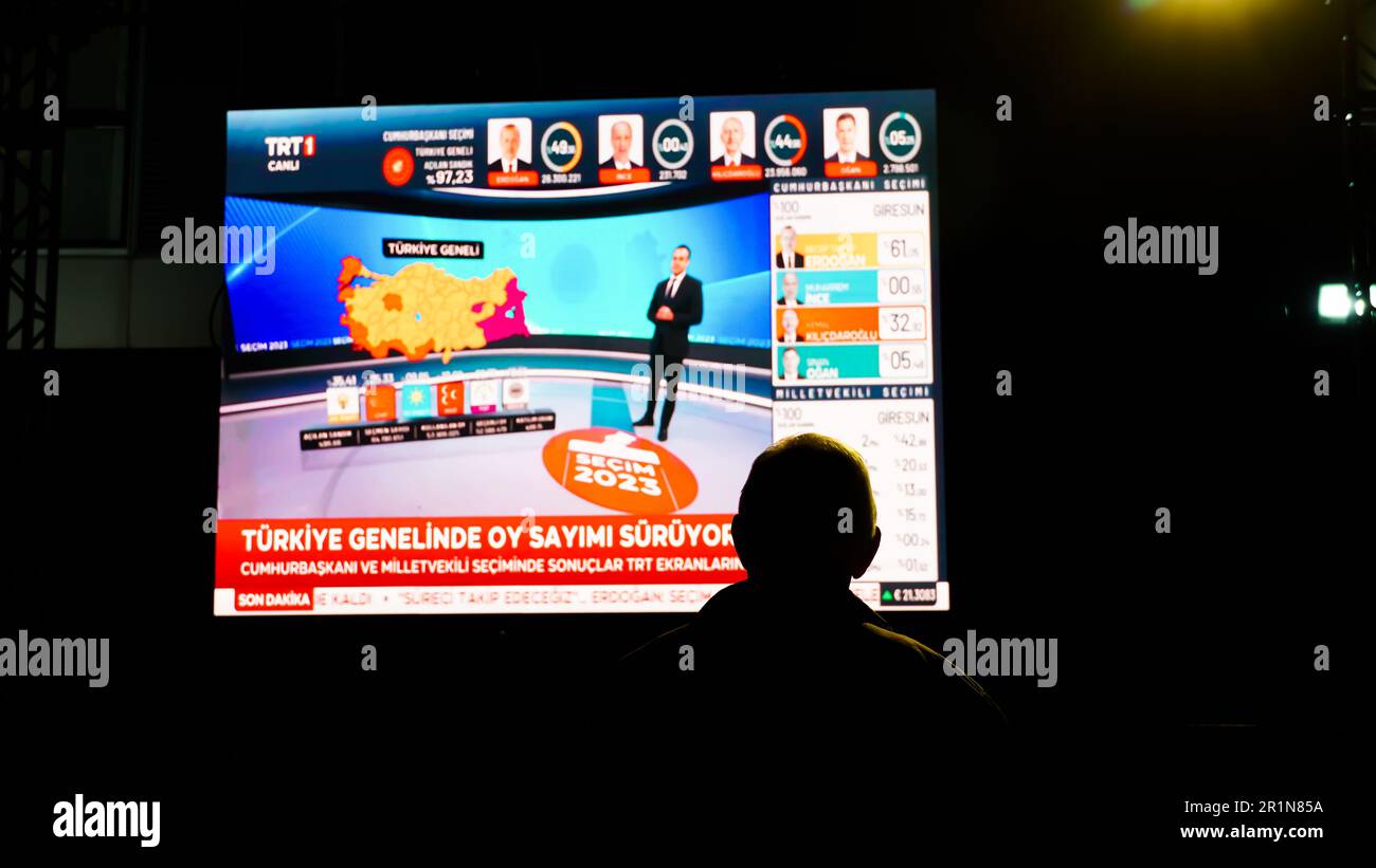 Izmir, Turkey. 15th May, 2023. AK Party supporters are watching live updates of the Turkish 2023 General Elections at midnight in front of the AK Party Izmir Provincial Presidency. Erdogan leads with 49.49% of the vote, Kilicdaroglu takes 44.79% of the vote after 91.93% of ballots were counted, the head of Turkey's Supreme Election Council said in early Monday. (Photo by Idil Toffolo/Pacific Press) Credit: Pacific Press Media Production Corp./Alamy Live News Stock Photo