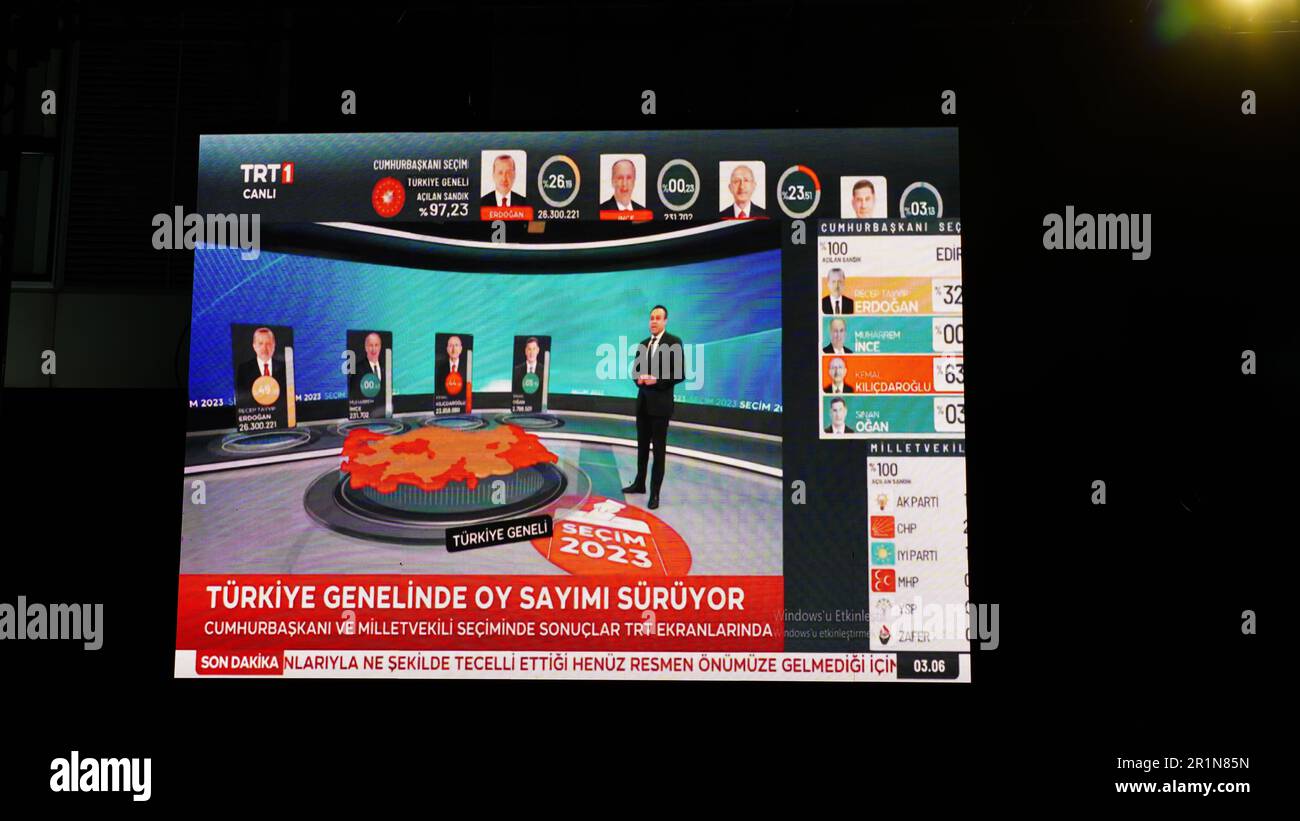 Izmir, Turkey. 15th May, 2023. AK Party supporters are watching live updates of the Turkish 2023 General Elections at midnight in front of the AK Party Izmir Provincial Presidency. Erdogan leads with 49.49% of the vote, Kilicdaroglu takes 44.79% of the vote after 91.93% of ballots were counted, the head of Turkey's Supreme Election Council said in early Monday. (Photo by Idil Toffolo/Pacific Press) Credit: Pacific Press Media Production Corp./Alamy Live News Stock Photo