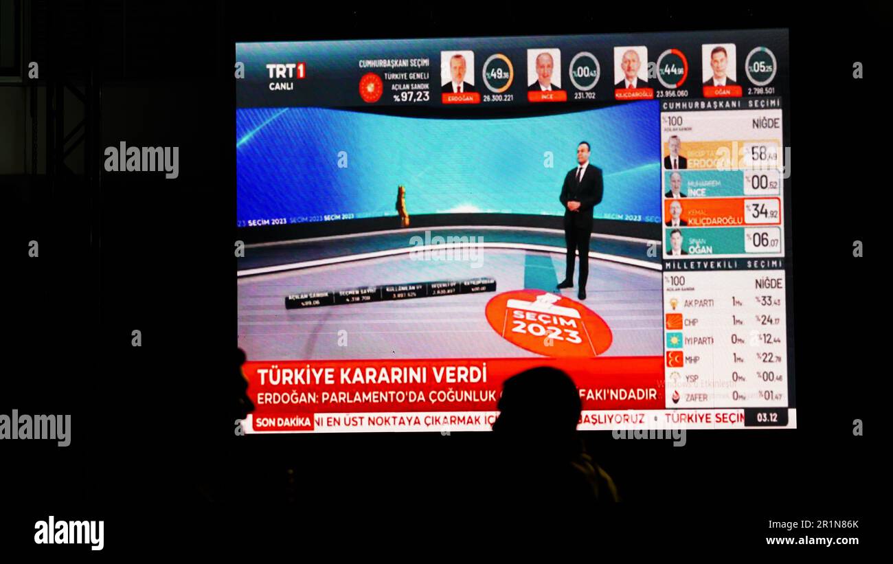 Izmir, Turkey. 15th May, 2023. AK Party supporters are watching live updates of the Turkish 2023 General Elections at midnight in front of the AK Party Izmir Provincial Presidency. Erdogan leads with 49.49% of the vote, Kilicdaroglu takes 44.79% of the vote after 91.93% of ballots were counted, the head of Turkey's Supreme Election Council said in early Monday. (Photo by Idil Toffolo/Pacific Press) Credit: Pacific Press Media Production Corp./Alamy Live News Stock Photo