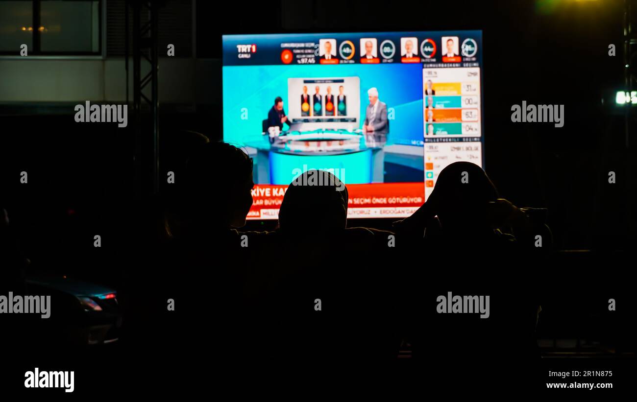 Izmir, Turkey. 15th May, 2023. AK Party supporters are watching live updates of the Turkish 2023 General Elections at midnight in front of the AK Party Izmir Provincial Presidency. Erdogan leads with 49.49% of the vote, Kilicdaroglu takes 44.79% of the vote after 91.93% of ballots were counted, the head of Turkey's Supreme Election Council said in early Monday. (Photo by Idil Toffolo/Pacific Press) Credit: Pacific Press Media Production Corp./Alamy Live News Stock Photo
