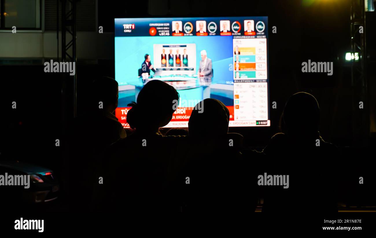 Izmir, Turkey. 15th May, 2023. AK Party supporters are watching live updates of the Turkish 2023 General Elections at midnight in front of the AK Party Izmir Provincial Presidency. Erdogan leads with 49.49% of the vote, Kilicdaroglu takes 44.79% of the vote after 91.93% of ballots were counted, the head of Turkey's Supreme Election Council said in early Monday. (Photo by Idil Toffolo/Pacific Press) Credit: Pacific Press Media Production Corp./Alamy Live News Stock Photo