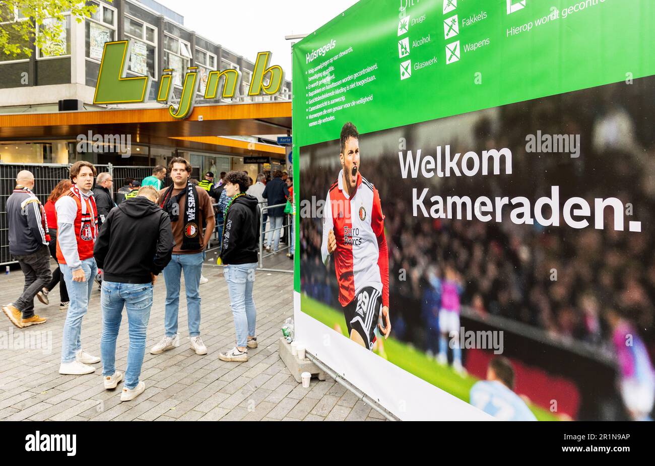 ROTTERDAM - Feyenoord fans arrive at the entrance of the ceremony area. The Rotterdam football club won the national championship and will be honored on the Coolsingel. ANP IRIS VAN DEN BROEK netherlands out - belgium out Stock Photo