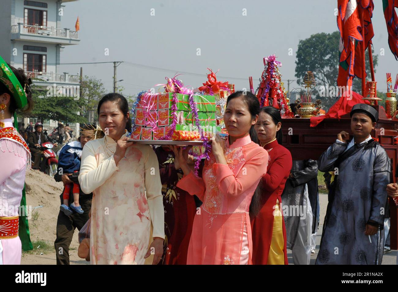 Lim Festival on Tet Holiday. Bac Ninh, Vietnam. 越南旅游, Turismo Vietnamita,  वियतनाम पर्यटन, Vietnam voluptuaria, 베트남 관광, ベトナム観光, ឌូលីច វៀតណាម Stock  Photo - Alamy, image size:1300x954