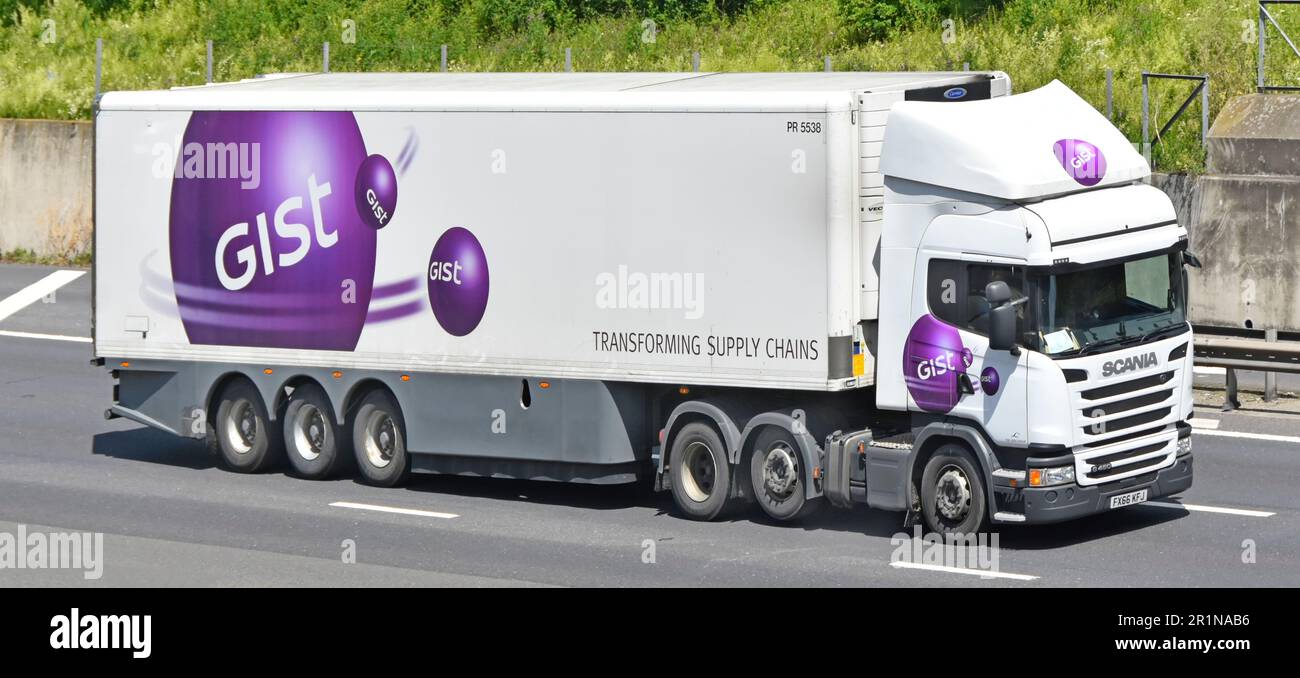 Side & front view Gist Linde plc white SCANIA hgv lorry truck with articulated trailer Transforming Supply Chains slogan on m25 motorway England UK Stock Photo