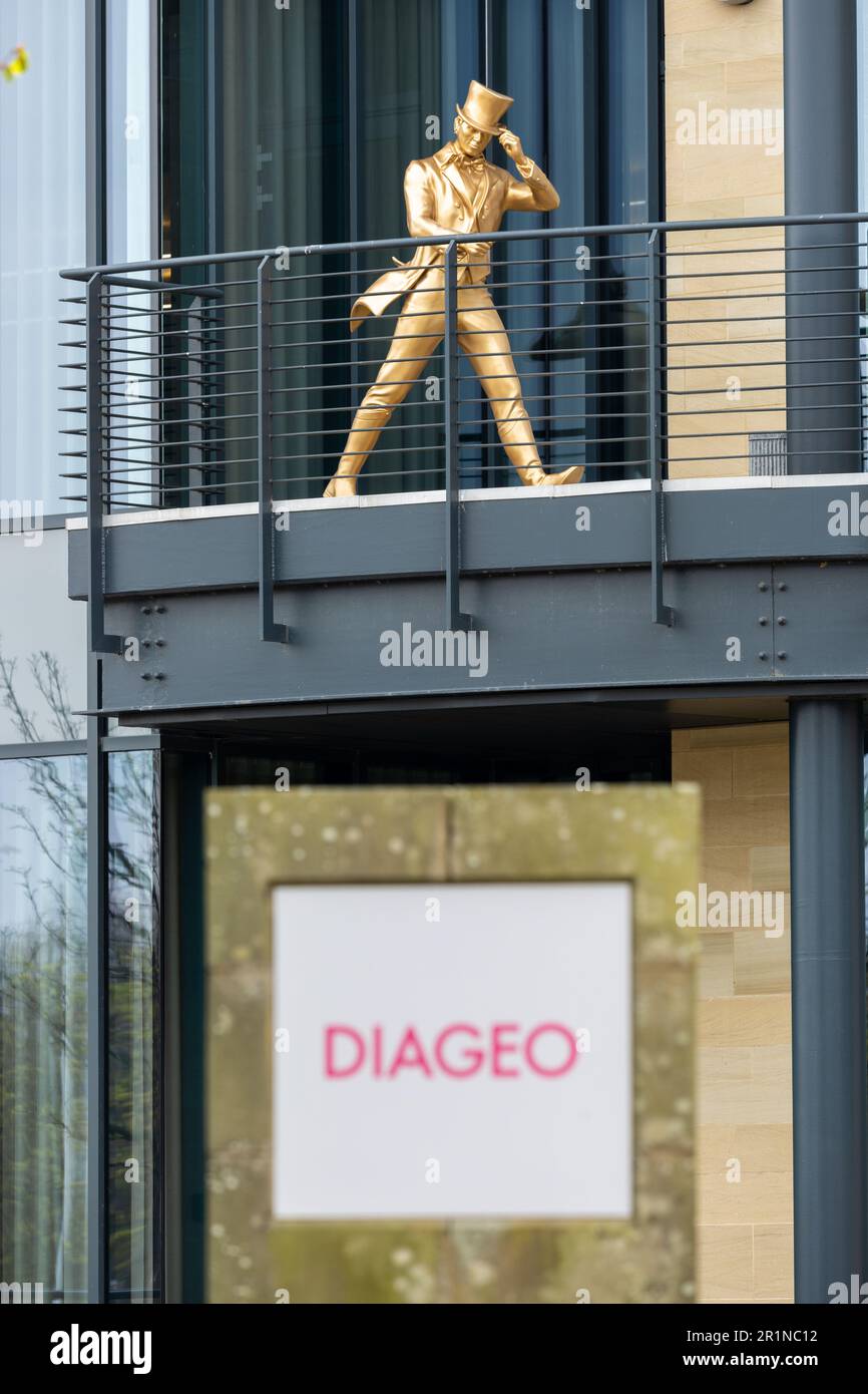 Diageo Headquarters in Edinburgh Park South Gyle with a statue representing the Scotch whisky brand Johnnie Walker Stock Photo