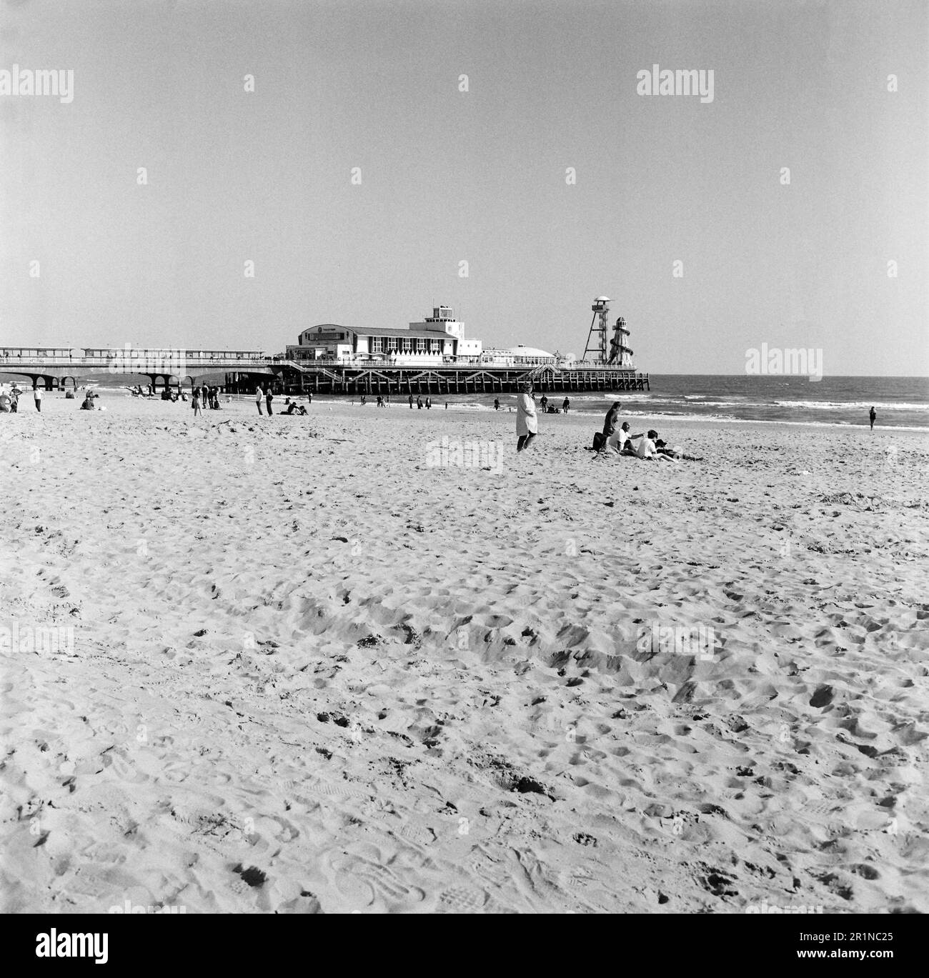 Bournemouth east beach Black and White Stock Photos & Images Alamy