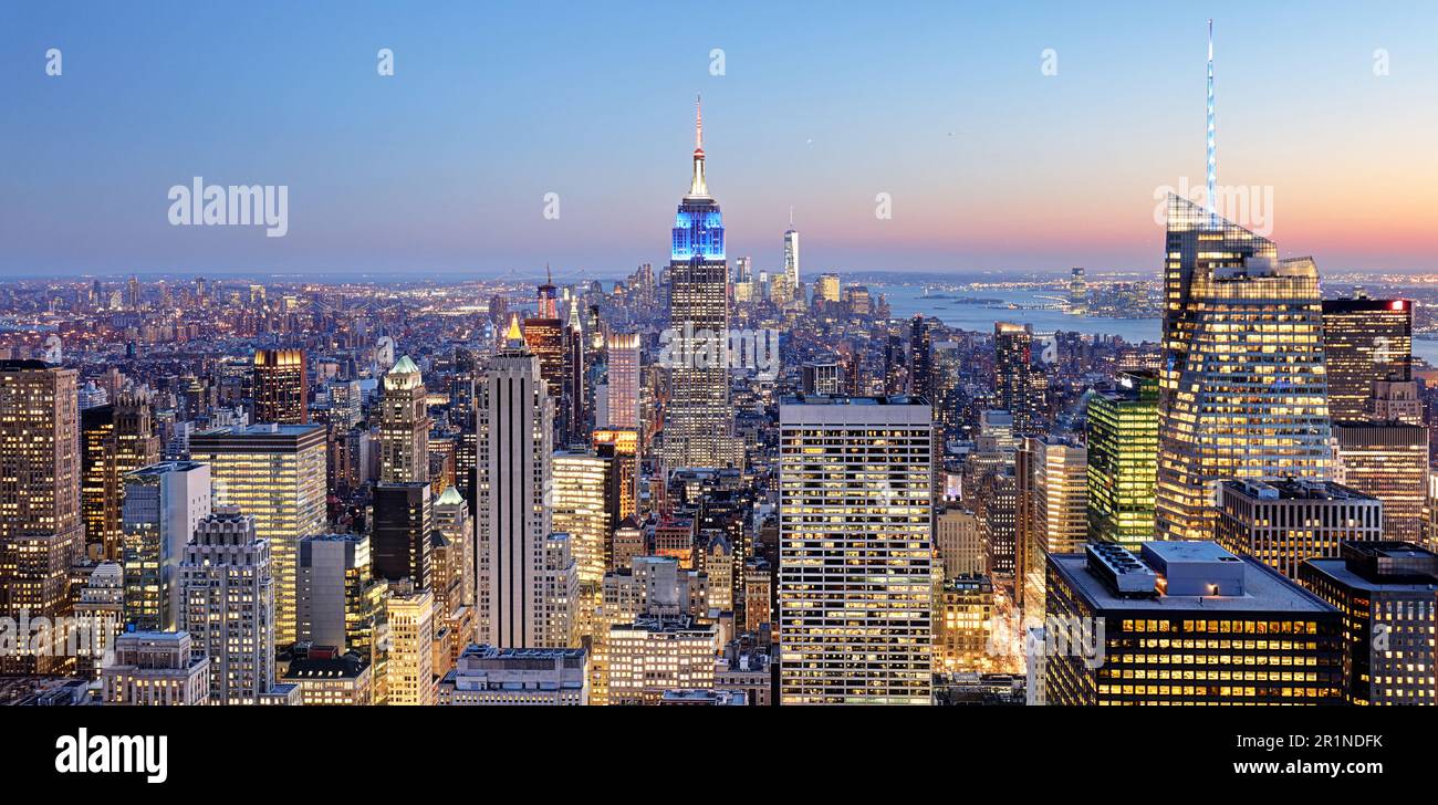Aerial night view of lower manhattan hi-res stock photography and ...