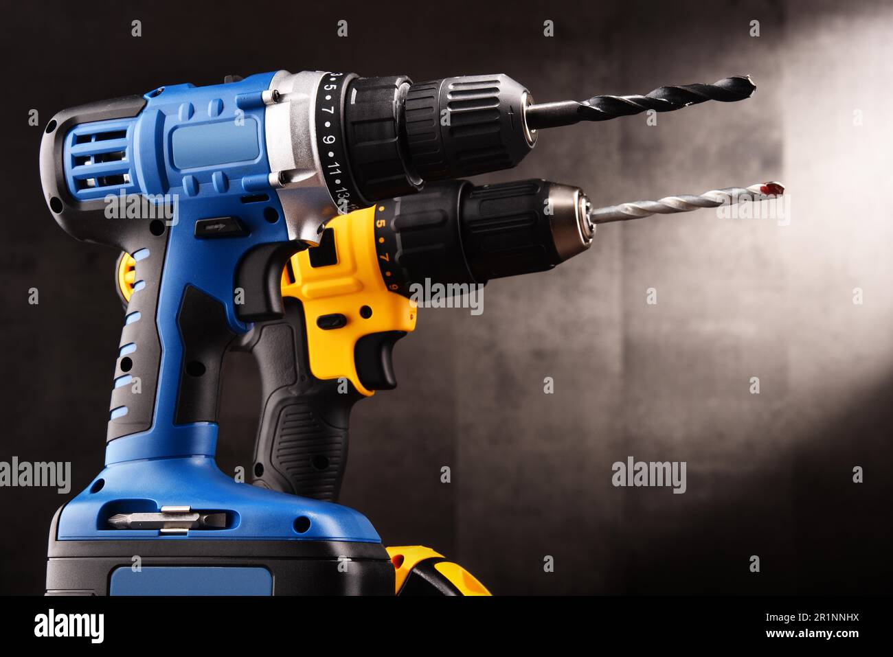 Two cordless drilsl with drill bits working also as screw guns Stock