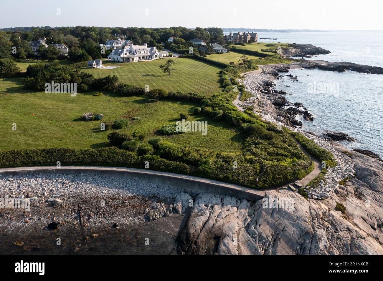 Private homes along public access path at Newport Cliff Walk Stock Photo