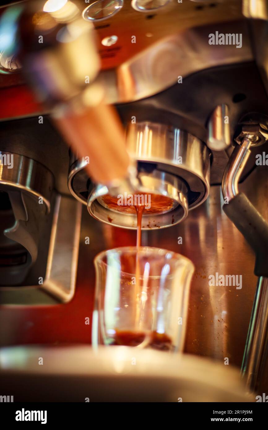 https://c8.alamy.com/comp/2R1PJ9M/shot-of-espresso-2R1PJ9M.jpg