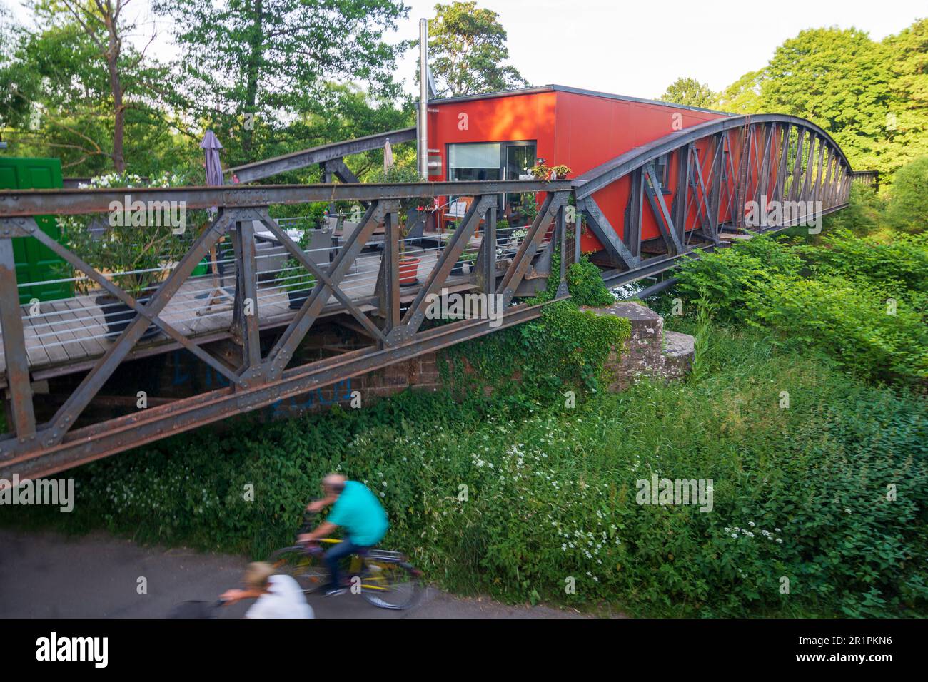 Schlitz (Vogelsbergkreis), house on old railway bridge above river