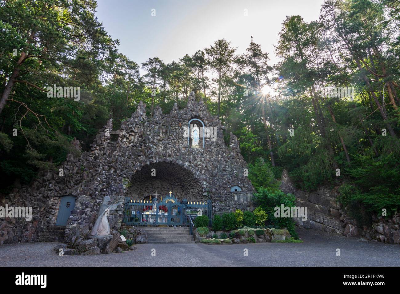 Bad Salzschlirf, Mariengrotte (Mary's grotto) in Vogelsberg, Hesse, Germany Stock Photo