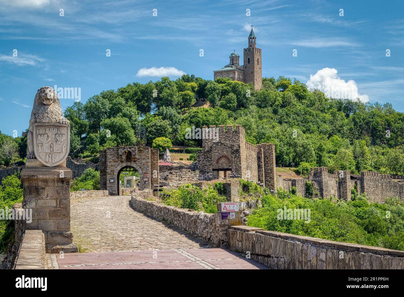 the-12th-century-tsaravets-fortress-located-in-veliko-tarnovo-bulgaria