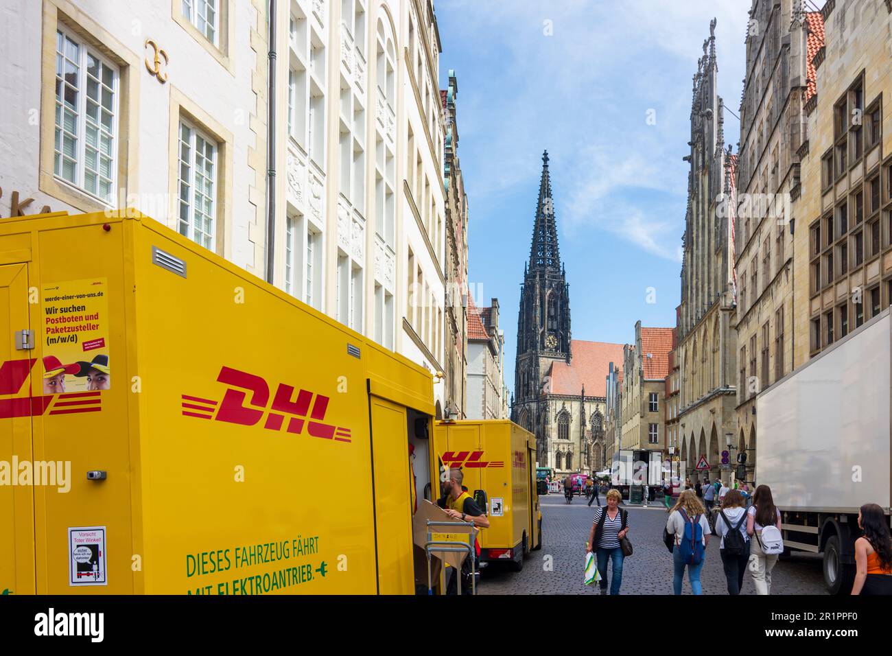 Münster, 3 delivery vans of DHL in a line, issue of delivery logistics in inner cities, square Prinzipalmarkt, church St. Lamberti in Münsterland, North Rhine-Westphalia, Germany Stock Photo