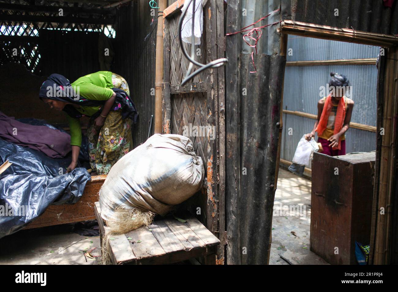 Dhaka, Dhaka, Bangladesh. 15th May, 2023. A Rohingya refugee seen doing her Daily work in a refugee camp in Teknaf, Bangladesh. (Credit Image: © Abu Sufian Jewel/ZUMA Press Wire) EDITORIAL USAGE ONLY! Not for Commercial USAGE! Credit: ZUMA Press, Inc./Alamy Live News Stock Photo