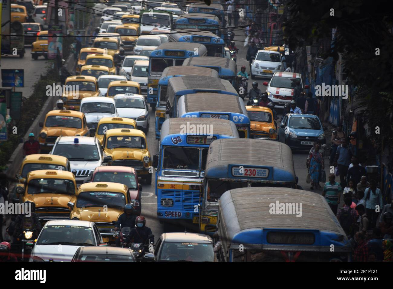 Kolkata, India. 15th May, 2023. A report initiated by the Ministry of Petroleum and Natural Gas in India has proposed banning diesel 4wheeler vehicles by 2027. (Photo by Sayantan Chakraborty/Pacific Press) Credit: Pacific Press Media Production Corp./Alamy Live News Stock Photo