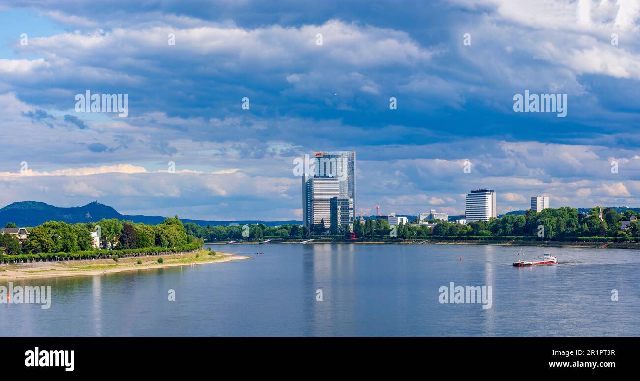 Bonn, river Rhein (Rhine), Post Tower, headquarters of Deutsche Post AG (back), Langer Eugen in the UN campus is the seat of most UN organizations (front) in Rhein-Sieg-Region, North Rhine-Westphalia, Germany Stock Photo