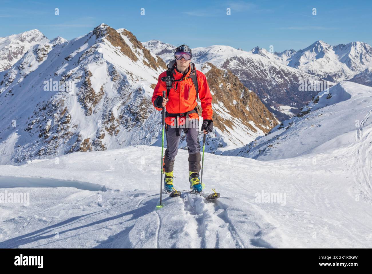 Austria, East Tyrol, Villgraten valley, ski mountaineer on the ridge towards the Marchkinkele (Cornetto di Confine) summit, Villgraten Mountains, Western Tauern Alps Stock Photo