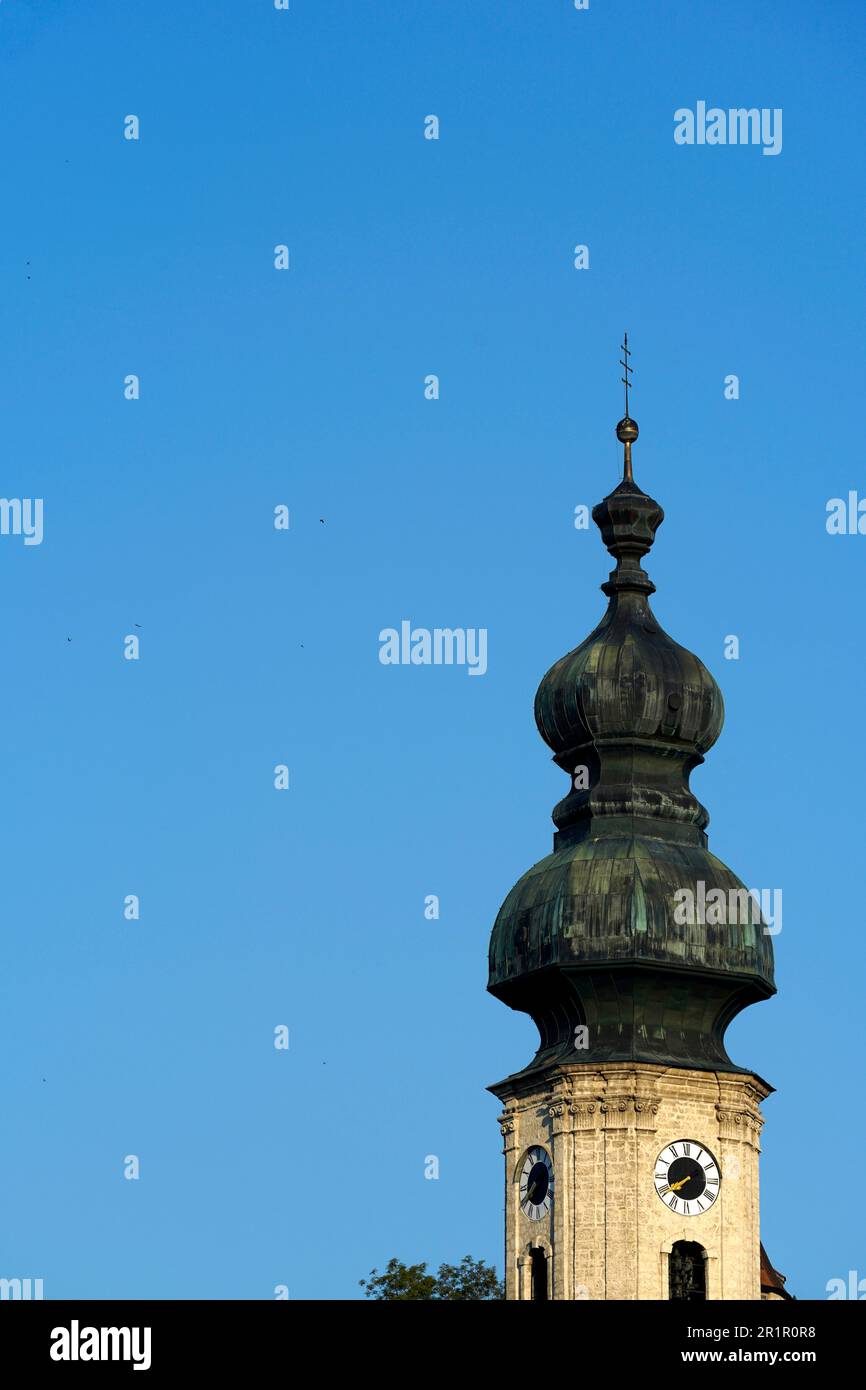Germany, Bavaria, Upper Bavaria, Altötting county, Burghausen, old town, St. Jacob's parish church, church tower, onion dome Stock Photo