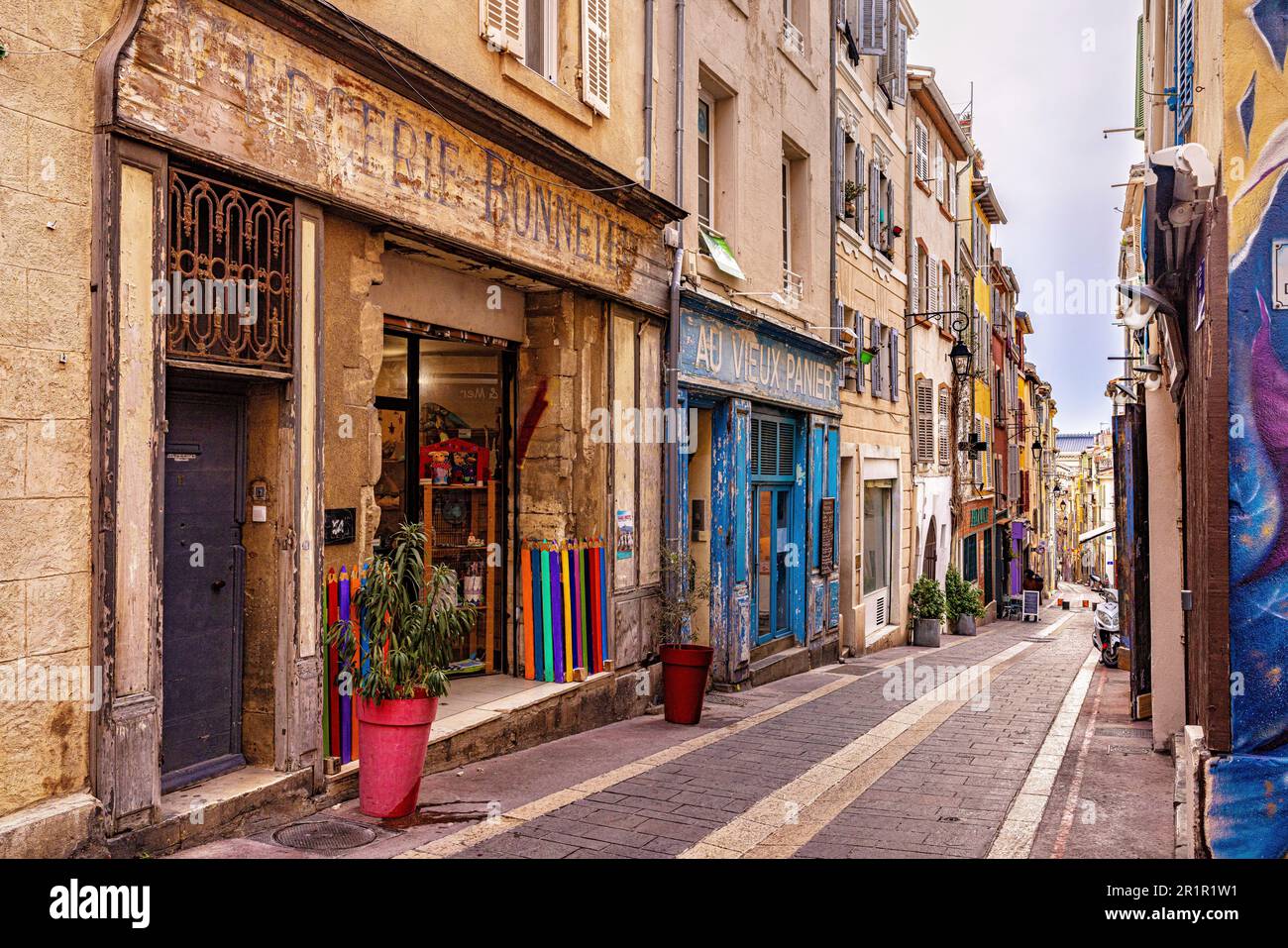 Alley in Le Panier district, Marseille, Provence-Alpes-Cote d'Azur, France Stock Photo