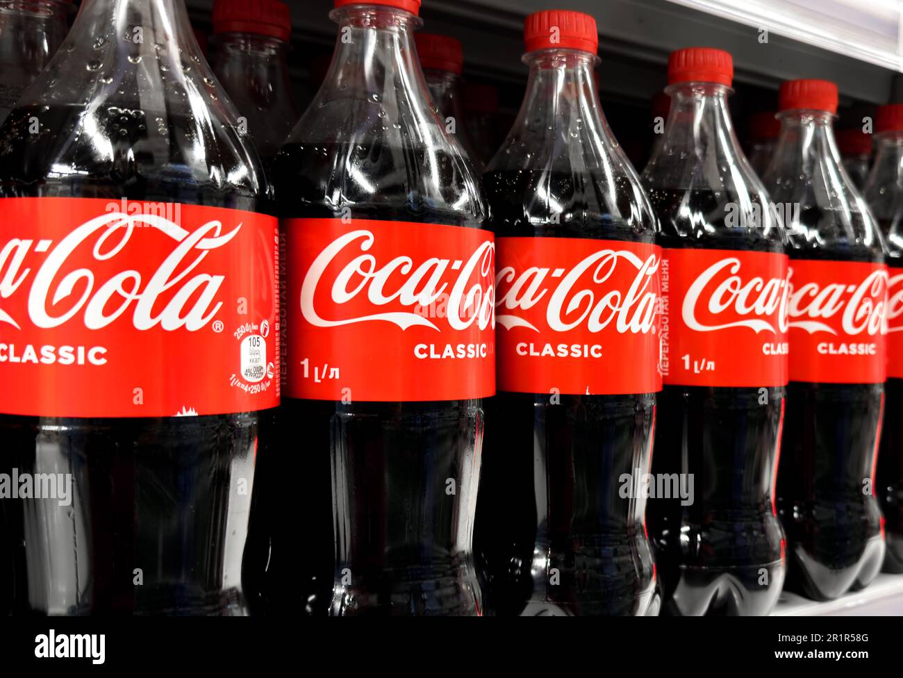 Coca cola этикетка. Coca cola бренды. Кока кола имена на бутылках. Газ вода кока-кола 1,5л. Ереван кола.
