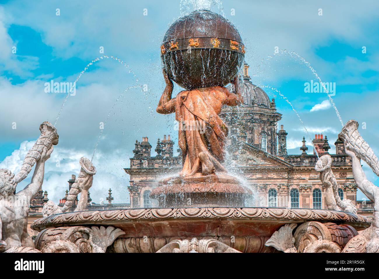 Statue of atlas holding globe hi-res stock photography and images - Alamy