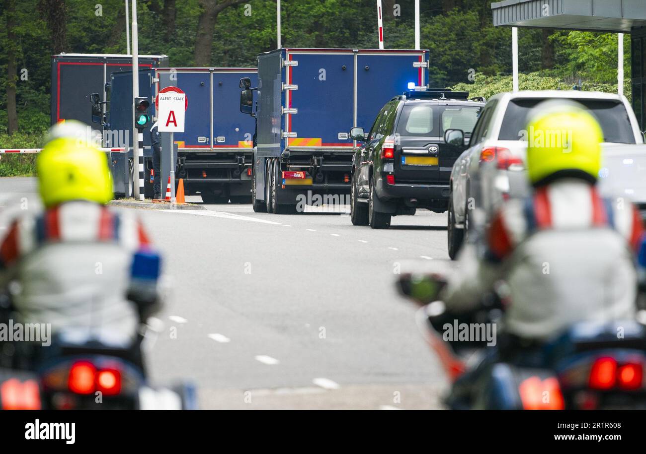 zeist-secure-transport-arrives-at-de-nederlandsche-bank-dnb-the