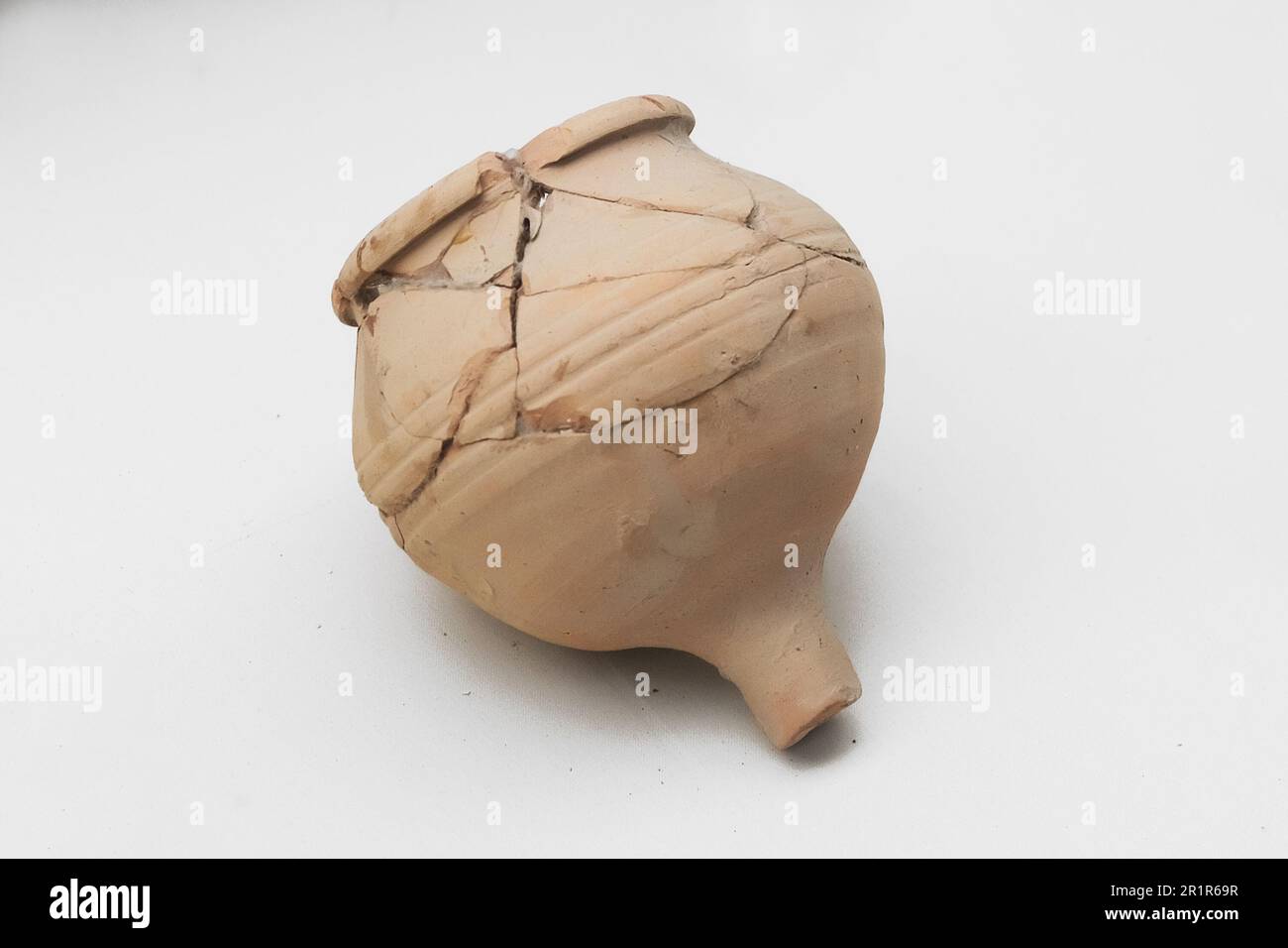 Mohenjo Daro Found Copper Pot, stone, clay pot, copper mirrorand clay toys from Indus Civilization Stock Photo
