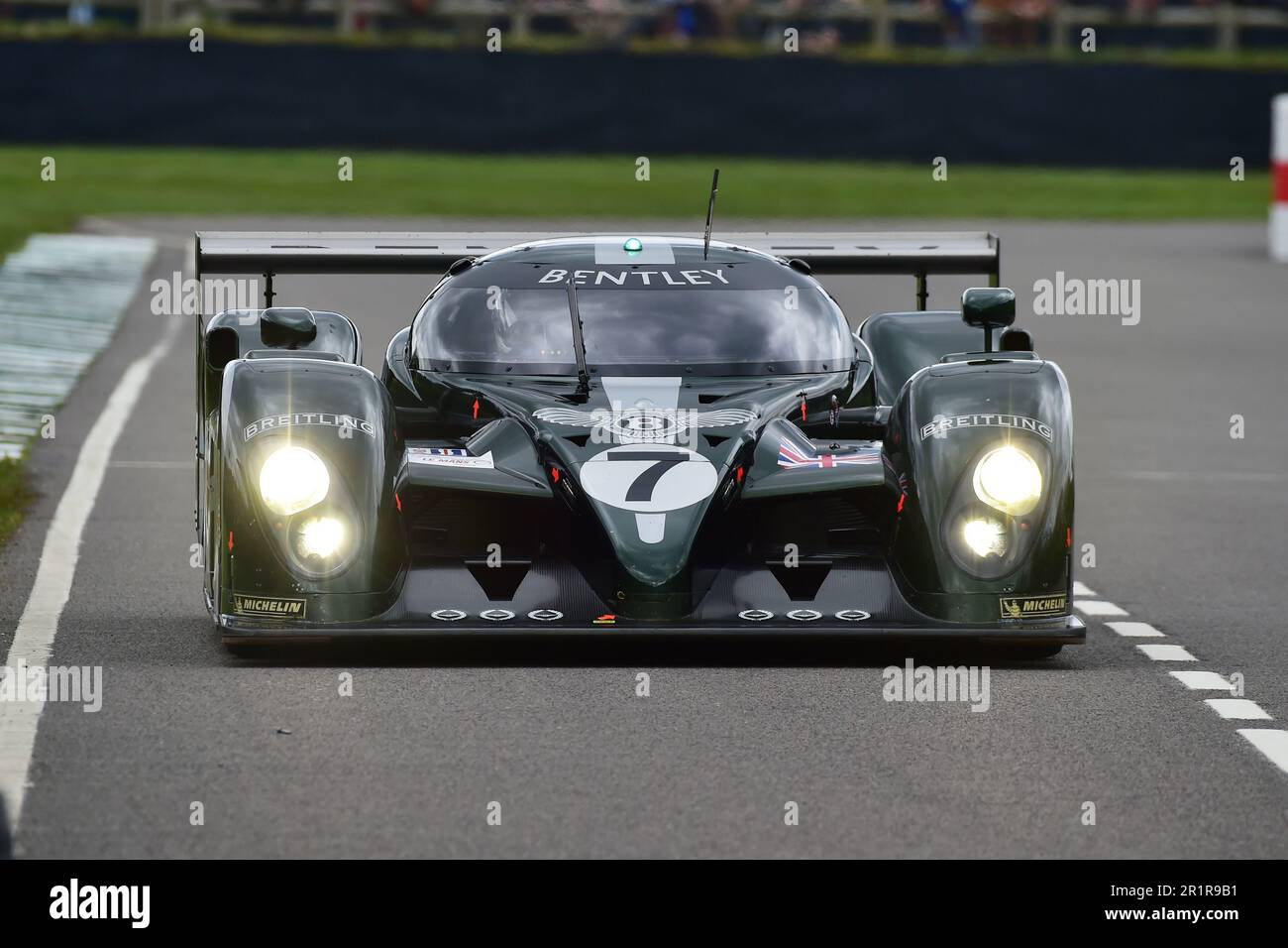 Spark-model Bentley Speed 8 4.0l Turbo V8 Team Bentley N 7 Winner 24h Le Mans 2003 Tom Kristensen - Rinaldo Capello - Guy Smith 1:18 Green Met