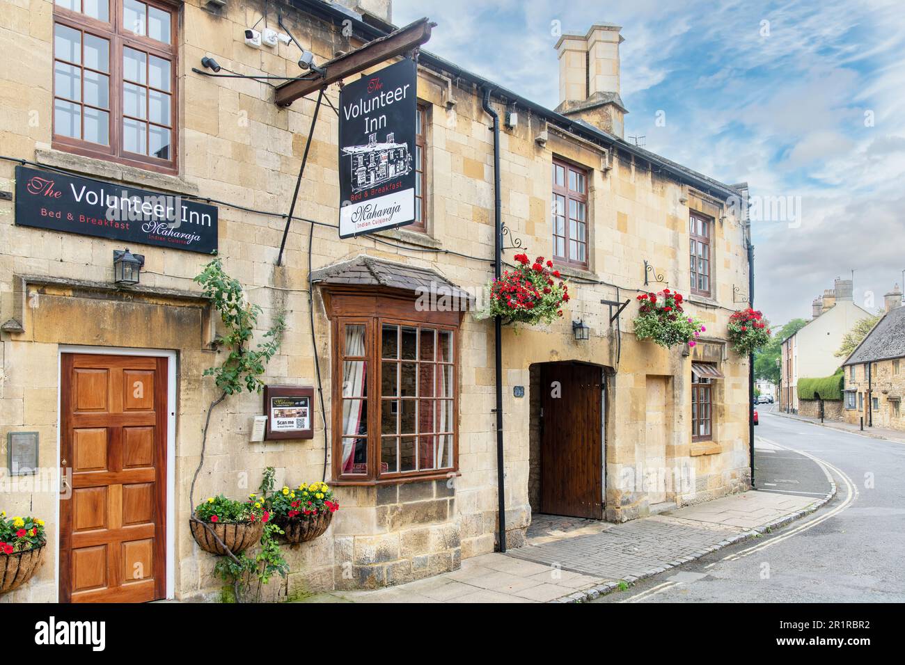 Chipping Campden, UK-August 2022; View of the Volunteer Inn B&B in typical limestone architecture on High Street along the Cotswold Way Stock Photo