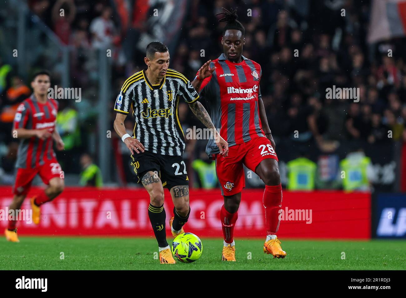 Turin, Italy. 14th May, 2023. Angel Di Maria of Juventus FC (L) and Squaliho Meite of US Cremonese (R) in action during Serie A 2022/23 football match between Juventus FC and US Cremonese at the Allianz Stadium. Final score; Juventus 2:0 Cremonese. Credit: SOPA Images Limited/Alamy Live News Stock Photo