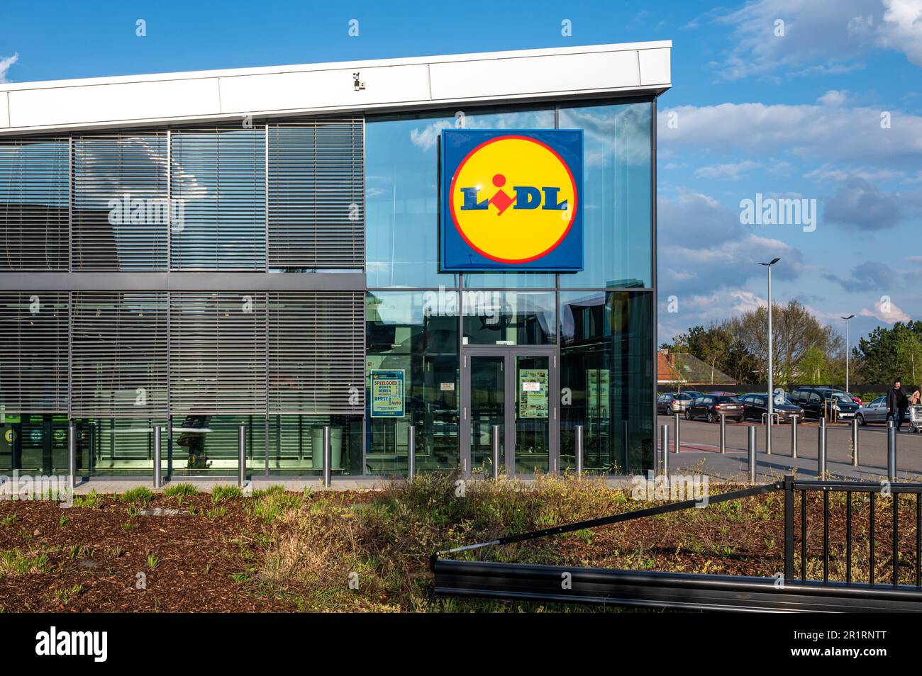 Tessenderlo, Limburg, Belgium - April 21, 2023 - Facade and logo of the Lidl  retail grocery store Stock Photo - Alamy