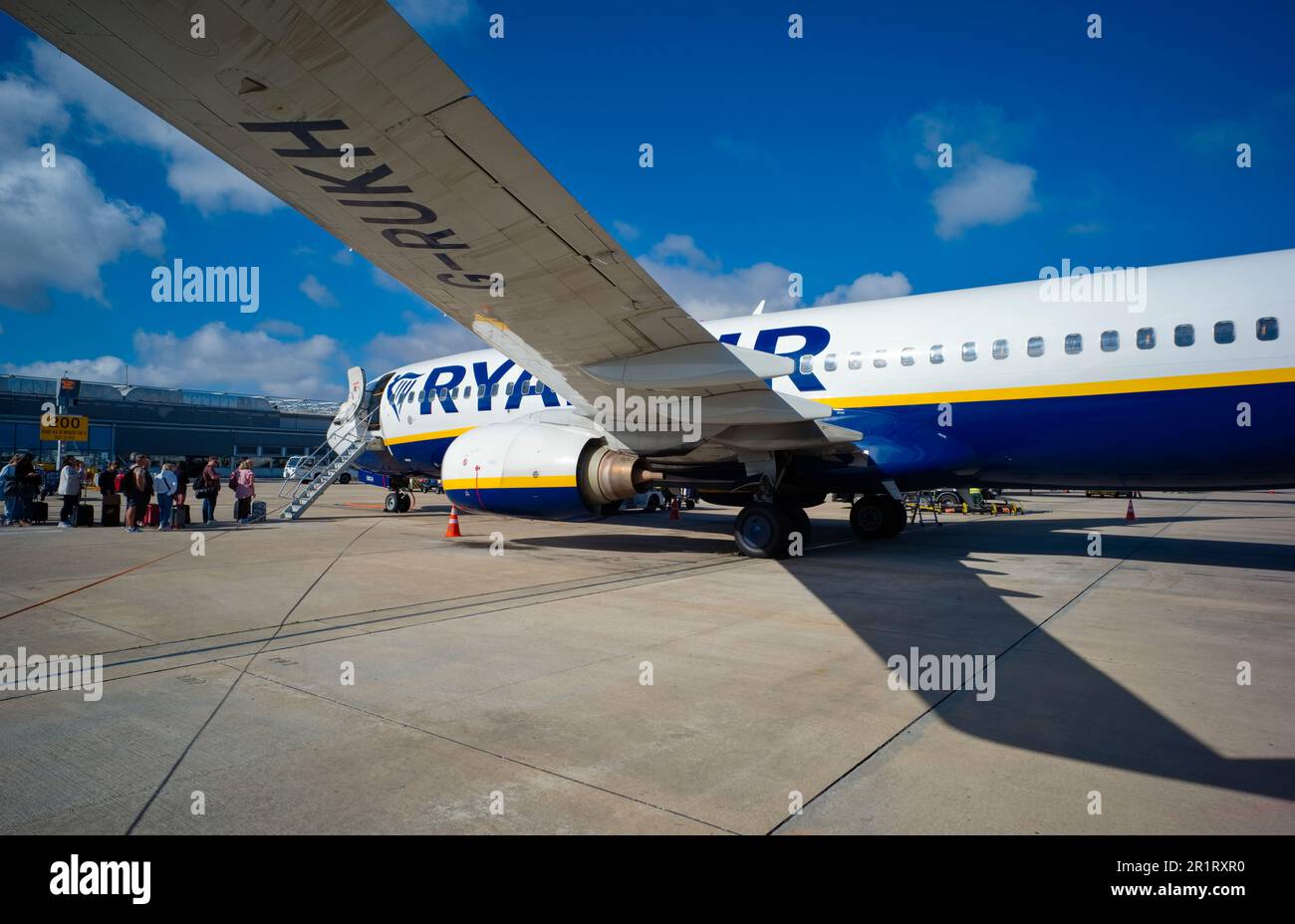 Ryanair plane G-RUKH Boeing 737-800 boarding passengers at Lisbon airport Stock Photo