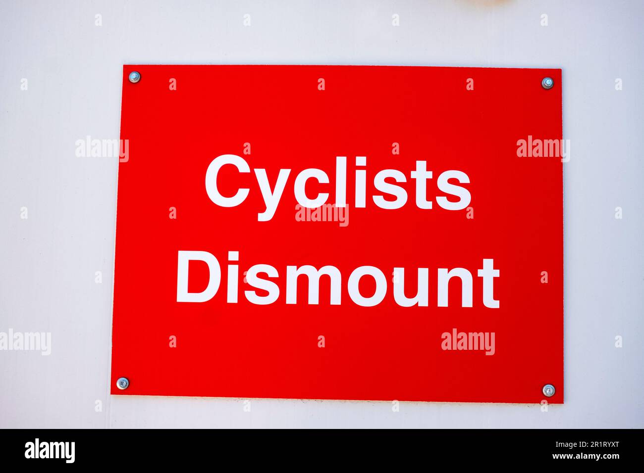 Cyclists Dismount warning sing UK Stock Photo