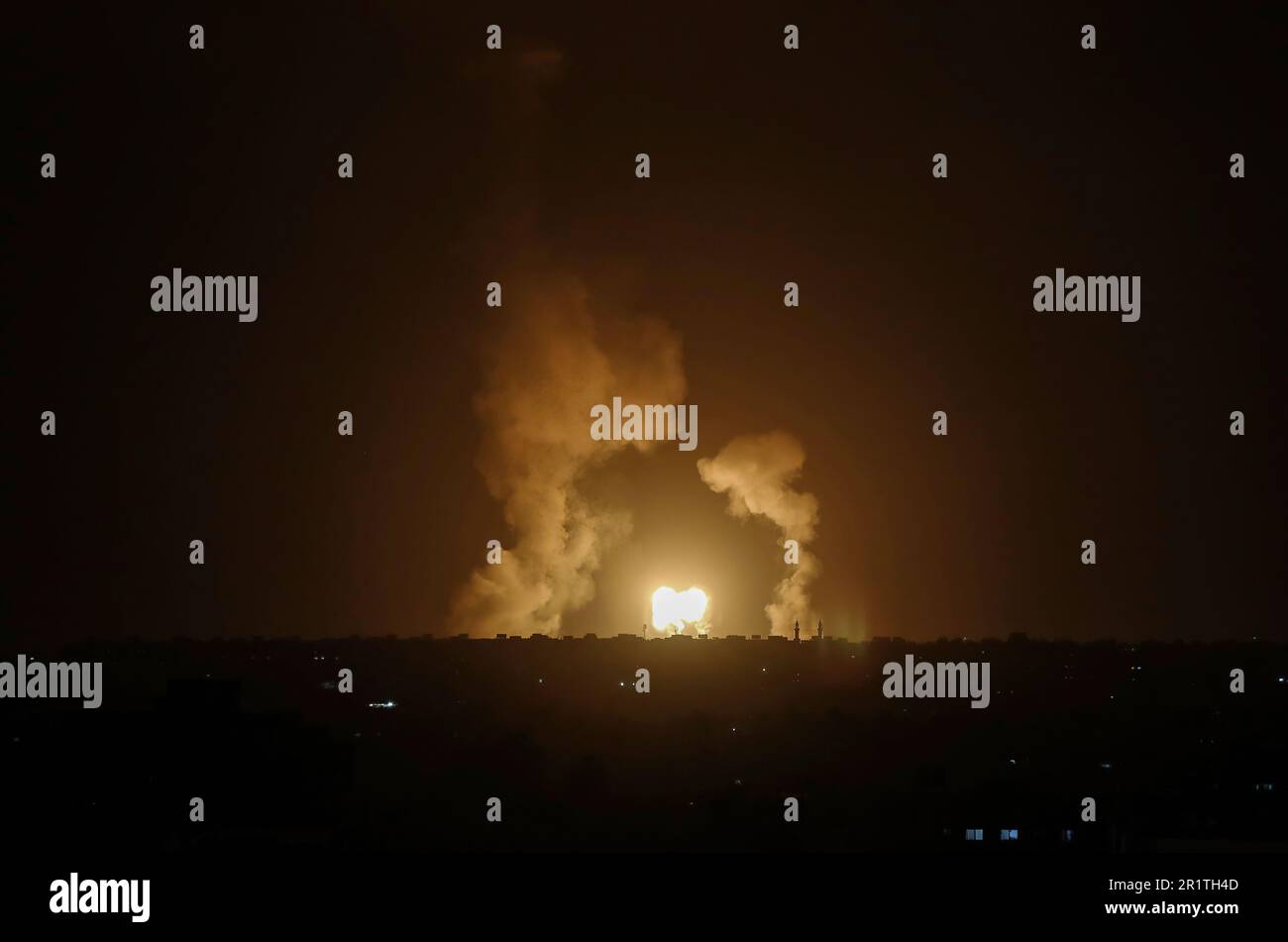 Gaza, Palestine. 13th May, 2023. Flames and smoke rise in the aftermath of the Israeli air raids in Khan Yunis, in the southern Gaza Strip, an hour after the truce entered into force. Credit: SOPA Images Limited/Alamy Live News Stock Photo