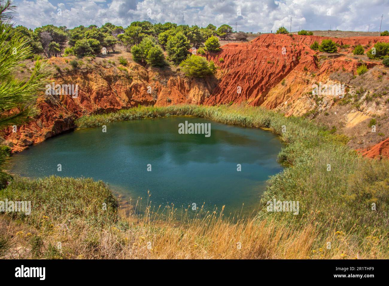 Lago di bauxite hi-res stock photography and images - Alamy